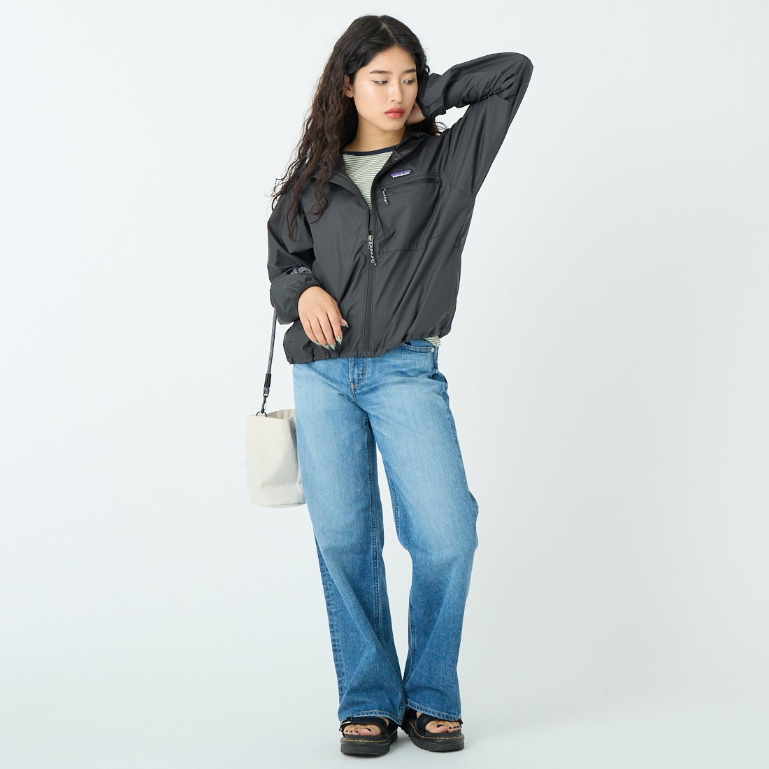 patagonia [パタゴニア] ウィメンズ ライト&バリアブル ジャケット [20510] BLK &&モデル身長：162cm 着用サイズ：S&&