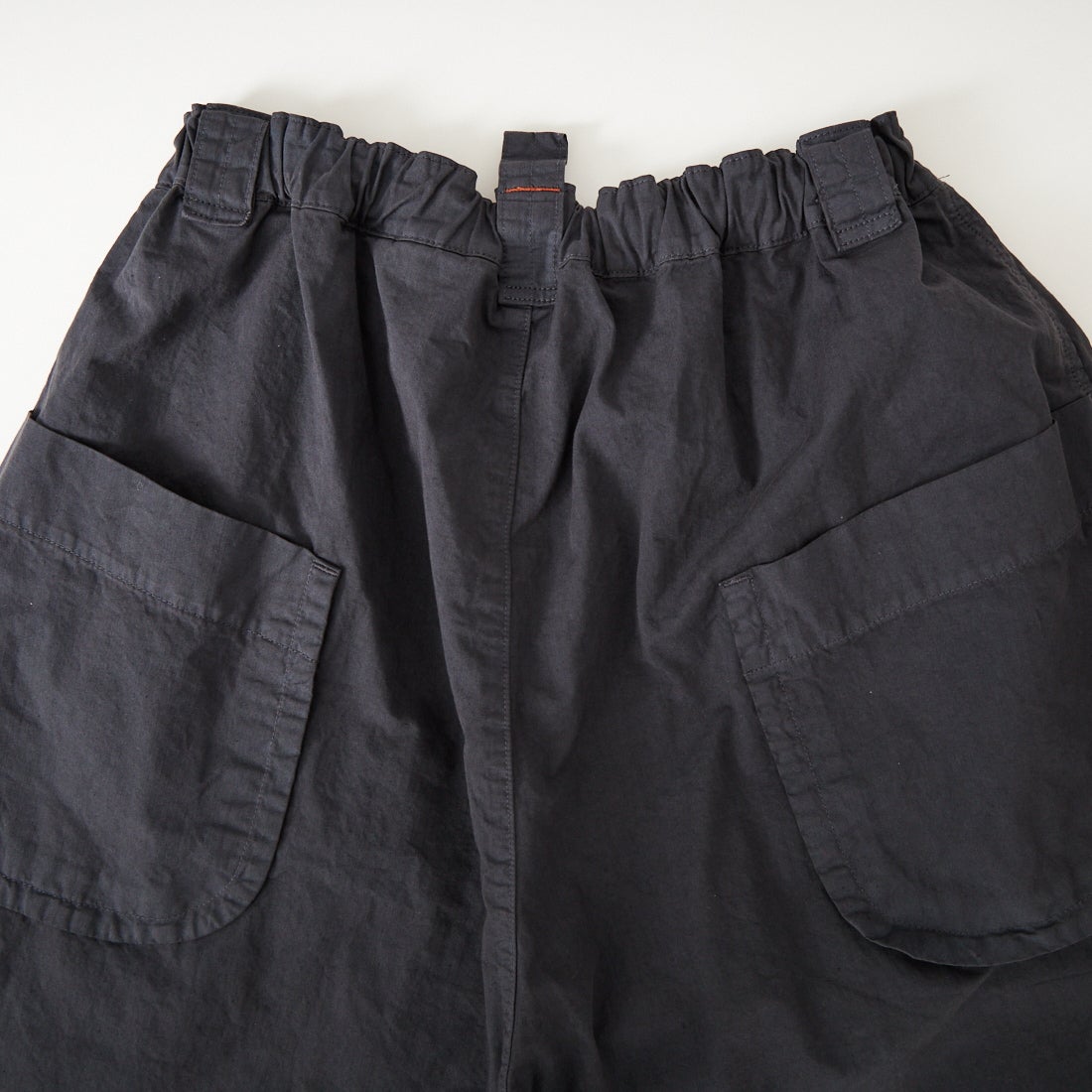 tumugu: [ツムグ] ジンバブエコットンツイル 8分丈ワイドパンツ [TB26104] 88 CHARCOA