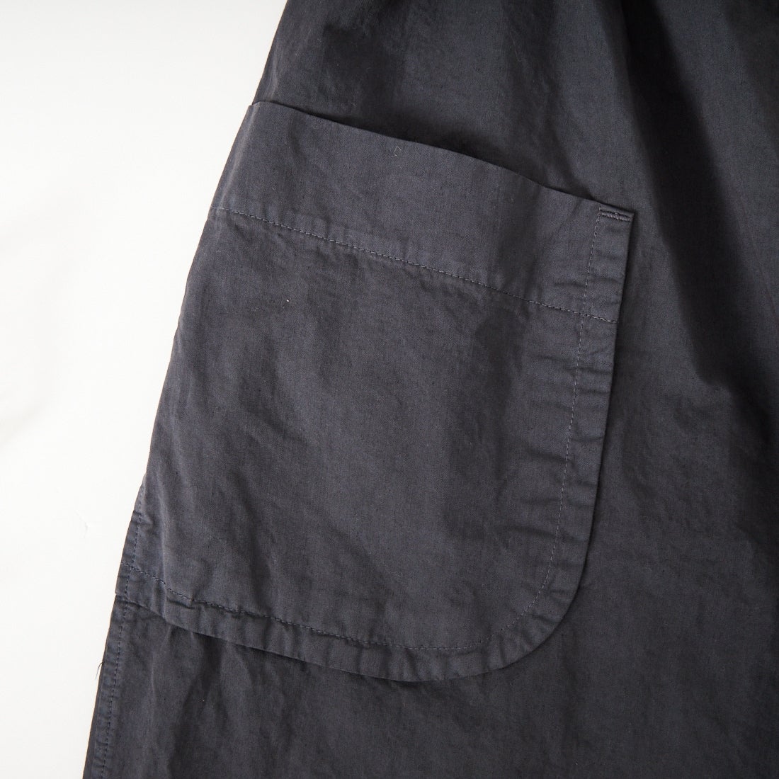 tumugu: [ツムグ] ジンバブエコットンツイル 8分丈ワイドパンツ [TB26104] 88 CHARCOA