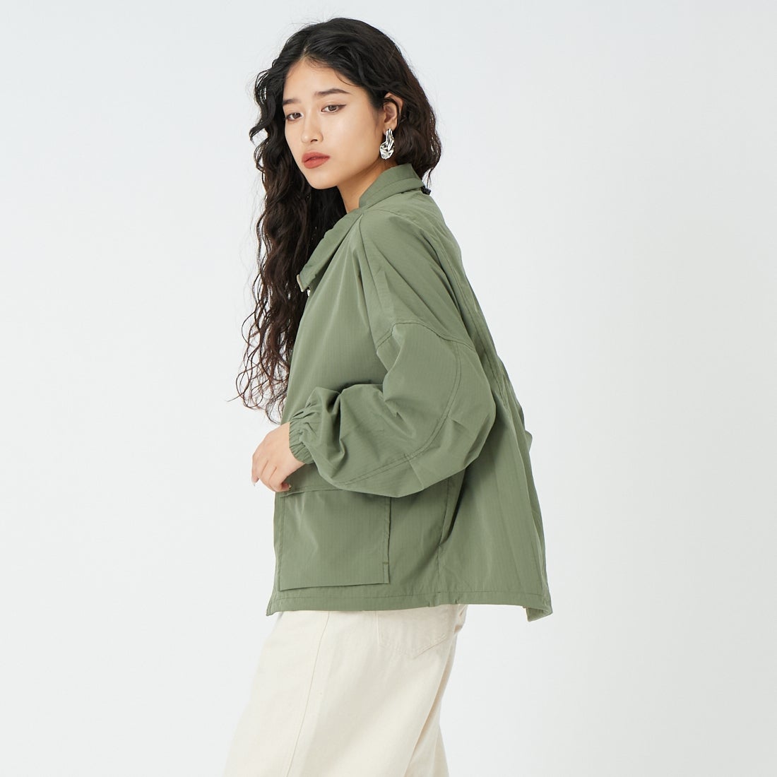 KHA:KI [カーキ] スタンドカラージャケット [MIL25HJK3232] KHAKI &&モデル身長：162cm 着用サイズ：1&&