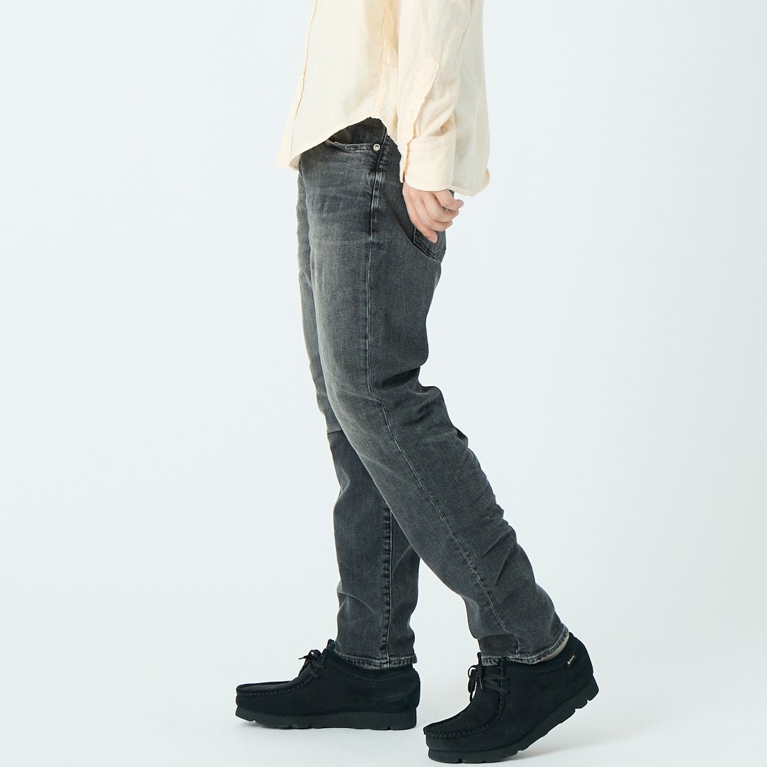 RED CARD TOKYO [レッドカード トーキョー] Rhythm+ スリムテーパードパンツ [88M86801TGR] A-TAND GRY &&モデル身長：179cm 着用サイズ：32&&