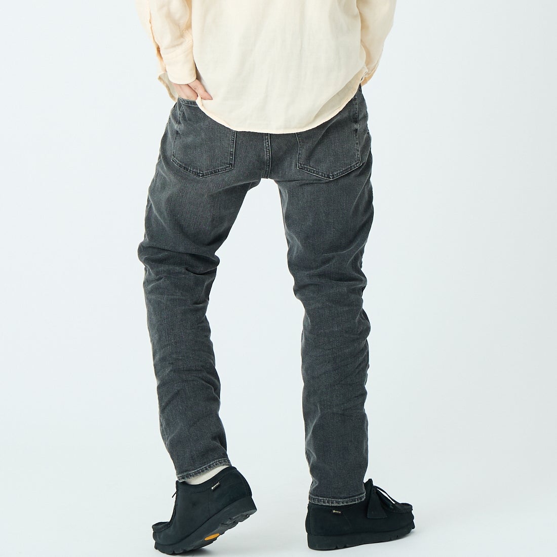 RED CARD TOKYO [レッドカード トーキョー] Rhythm+ スリムテーパードパンツ [88M86801TGR] A-TAND GRY &&モデル身長：179cm 着用サイズ：32&&