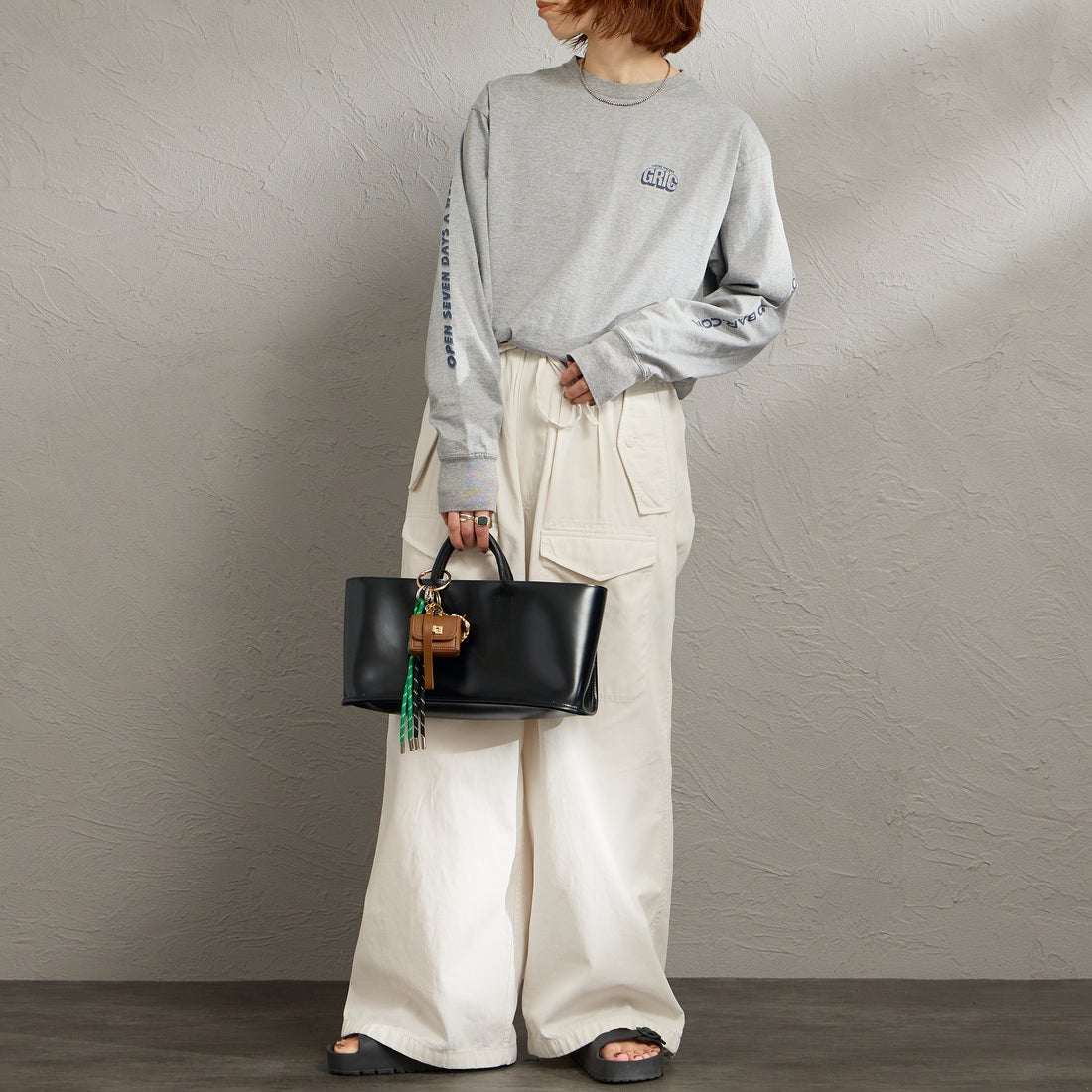 THE SHINZONE [ザ シンゾーン] GRIC ロングスリーブTシャツ [26SMSCU11] 06 GRAY &&モデル身長：158cm 着用サイズ：F0&&