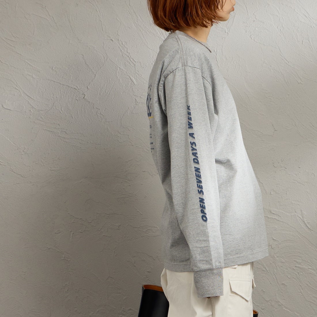 THE SHINZONE [ザ シンゾーン] GRIC ロングスリーブTシャツ [26SMSCU11] 06 GRAY &&モデル身長：158cm 着用サイズ：F0&&