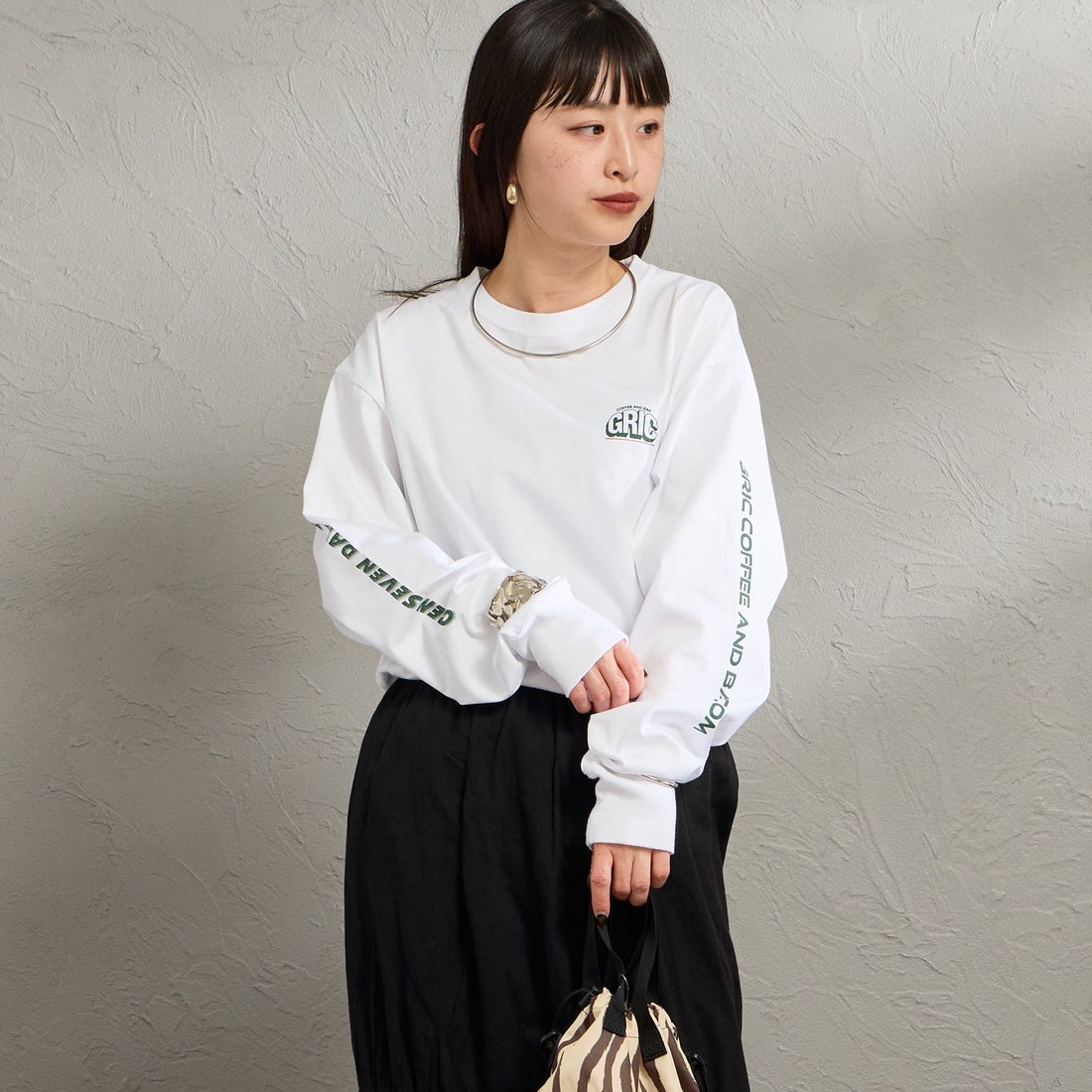 THE SHINZONE [ザ シンゾーン] GRIC ロングスリーブTシャツ [26SMSCU11] 01 WHITE &&モデル身長：150cm 着用サイズ：F0&&