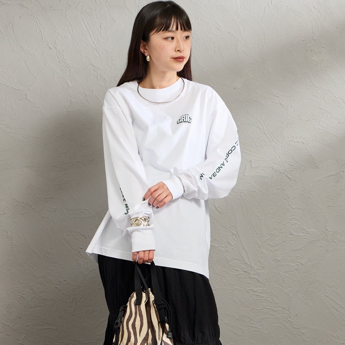 THE SHINZONE [ザ シンゾーン] GRIC ロングスリーブTシャツ [26SMSCU11] 01 WHITE &&モデル身長：150cm 着用サイズ：F0&&