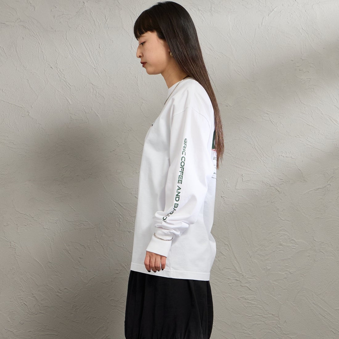 THE SHINZONE [ザ シンゾーン] GRIC ロングスリーブTシャツ [26SMSCU11] 01 WHITE &&モデル身長：150cm 着用サイズ：F0&&