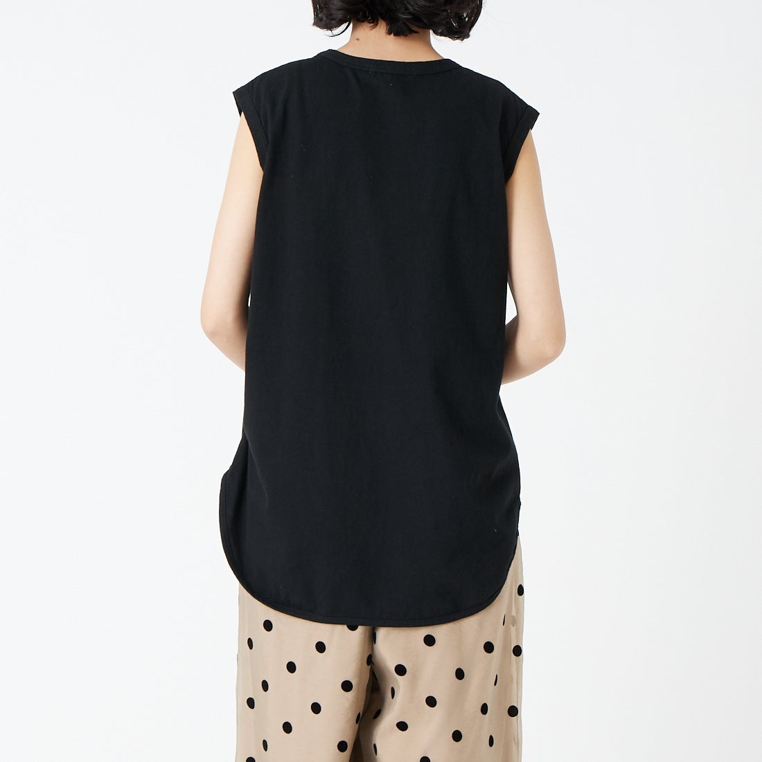 tumugu: [ツムグ] 裾ラウンドタンクトップ [TC23116] 99 BLACK &&モデル身長：162cm 着用サイズ：F&&