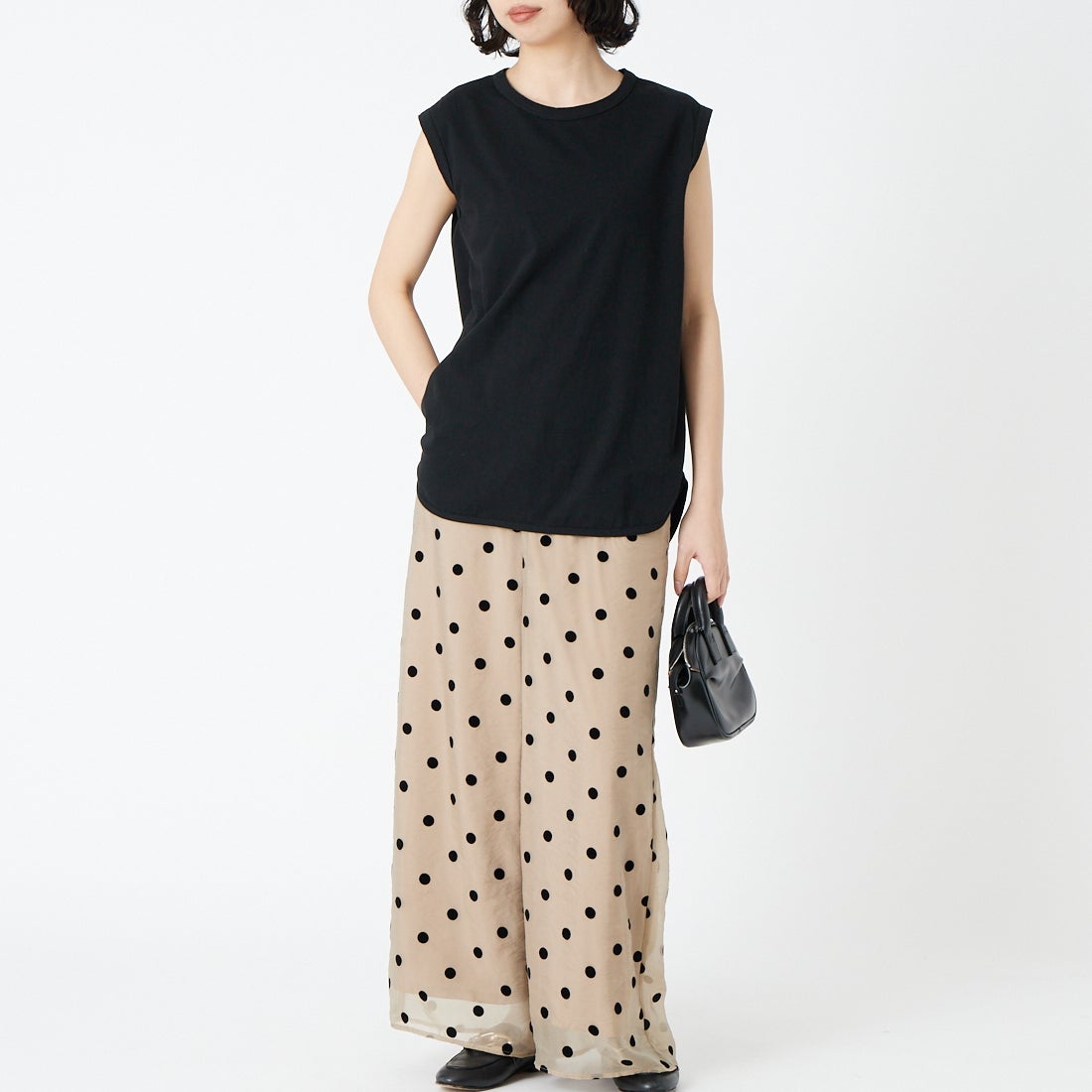 tumugu: [ツムグ] 裾ラウンドタンクトップ [TC23116] 99 BLACK &&モデル身長：162cm 着用サイズ：F&&