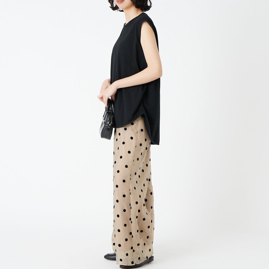 tumugu: [ツムグ] 裾ラウンドタンクトップ [TC23116] 99 BLACK &&モデル身長：162cm 着用サイズ：F&&