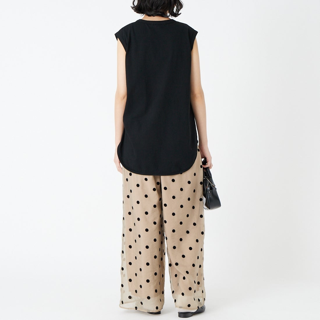 tumugu: [ツムグ] 裾ラウンドタンクトップ [TC23116] 99 BLACK &&モデル身長：162cm 着用サイズ：F&&