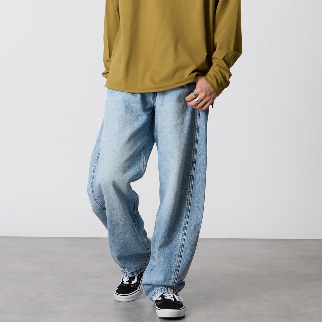 LEVIS [リーバイス] バギーバレルデニムパンツ [0057O-00] 09 RUNNING &&モデル身長：177cm 着用サイズ：32&&