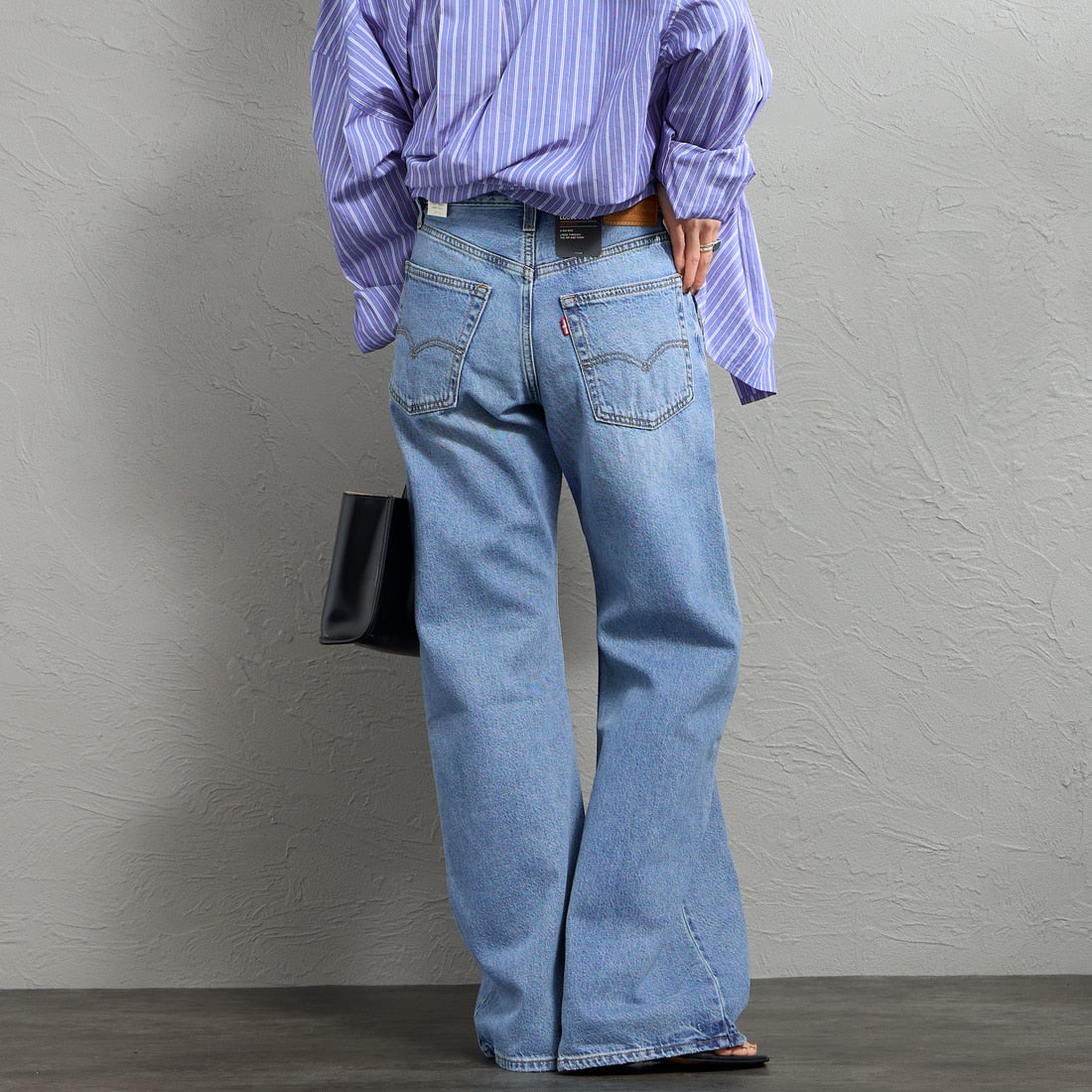 LEVI'S [リーバイス] LOOSE BOOT ジーンズ [005DO-00] 00 EASY DA &&モデル身長：158cm 着用サイズ：25&&