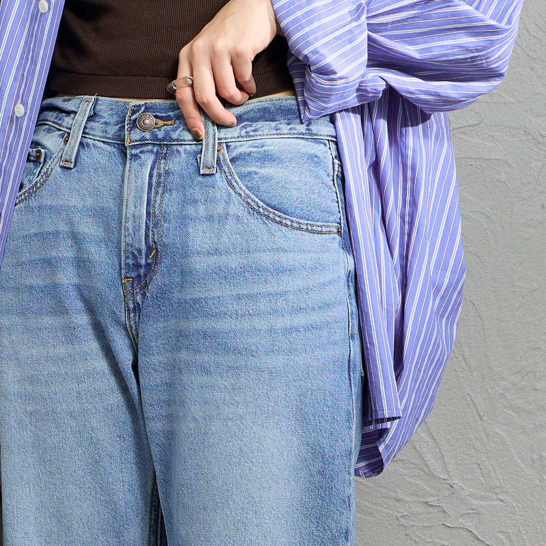 LEVI'S [リーバイス] LOOSE BOOT ジーンズ [005DO-00] 00 EASY DA &&モデル身長：158cm 着用サイズ：25&&