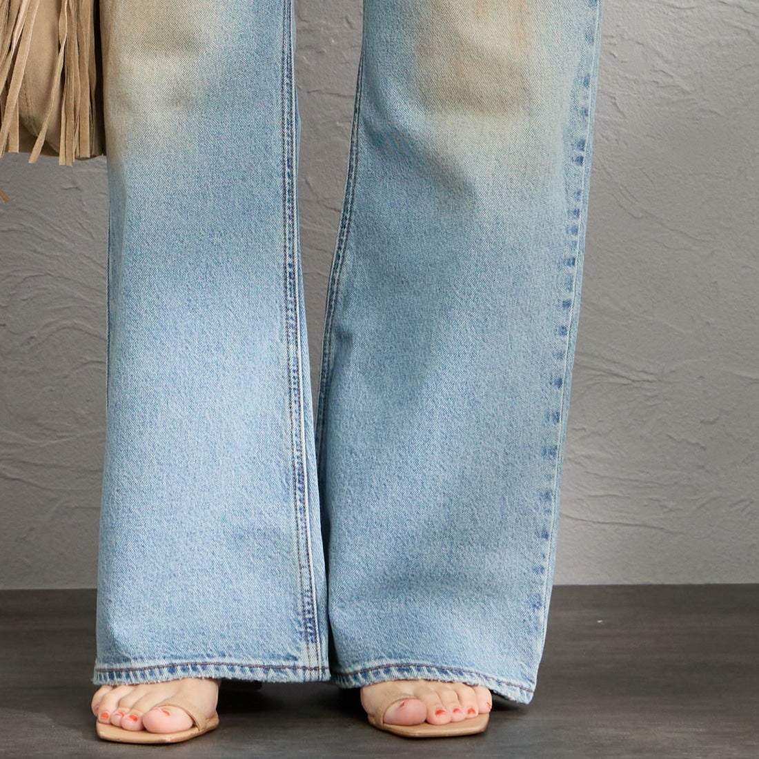 LEVI'S [リーバイス] LOOSE BOOT ジーンズ [005DO-00] 07 OFF ROA &&モデル身長：160cm 着用サイズ：25&&