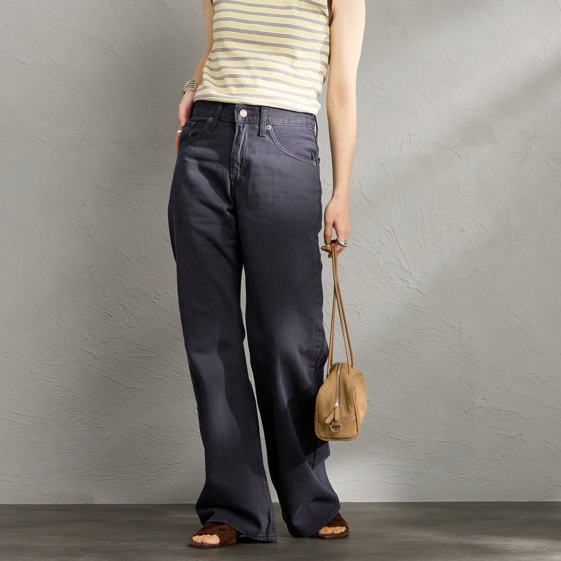LEVI'S [リーバイス] LOOSE BOOT ジーンズ [005DO-00] 04 CHIPPED &&モデル身長：158cm 着用サイズ：25&&