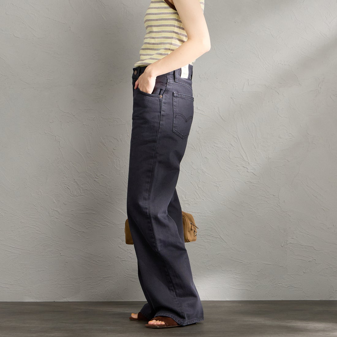 LEVI'S [リーバイス] LOOSE BOOT ジーンズ [005DO-00] 04 CHIPPED &&モデル身長：158cm 着用サイズ：25&&