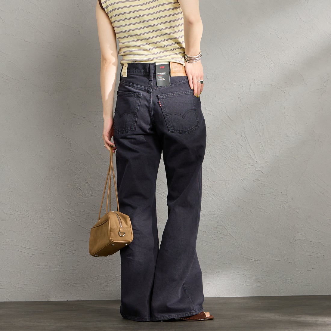 LEVI'S [リーバイス] LOOSE BOOT ジーンズ [005DO-00] 04 CHIPPED &&モデル身長：158cm 着用サイズ：25&&