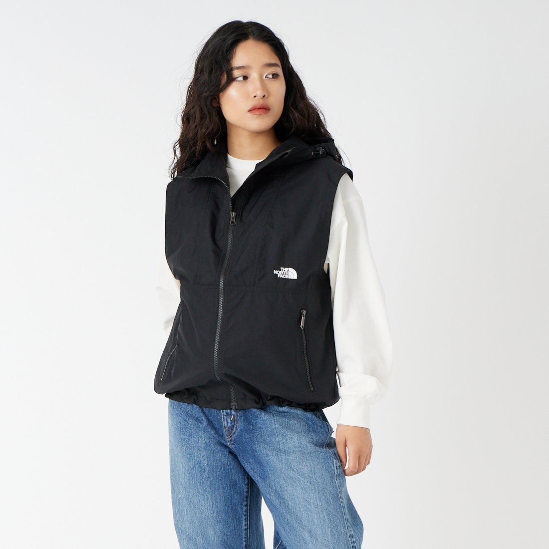 THE NORTH FACE [ザ ノースフェイス] コンパクトフーデッドベスト [NP22635] K &&モデル身長：162cm 着用サイズ：S&&