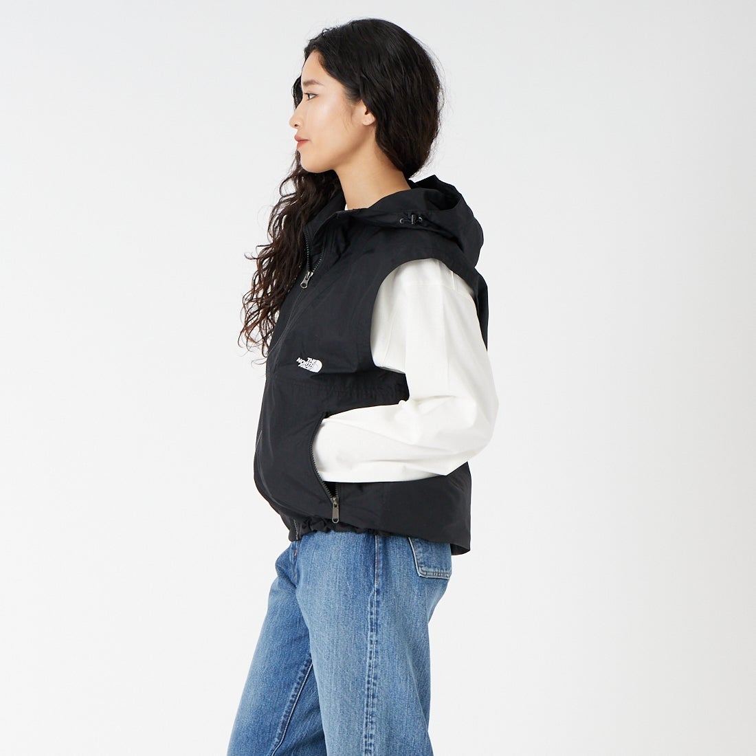 THE NORTH FACE [ザ ノースフェイス] コンパクトフーデッドベスト [NP22635] K &&モデル身長：162cm 着用サイズ：S&&