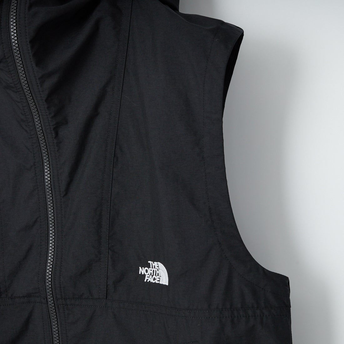 THE NORTH FACE [ザ ノースフェイス] コンパクトフーデッドベスト [NP22635] K