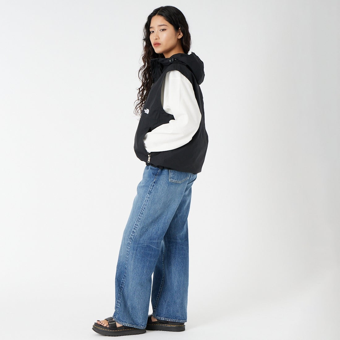 THE NORTH FACE [ザ ノースフェイス] コンパクトフーデッドベスト [NP22635] K &&モデル身長：162cm 着用サイズ：S&&