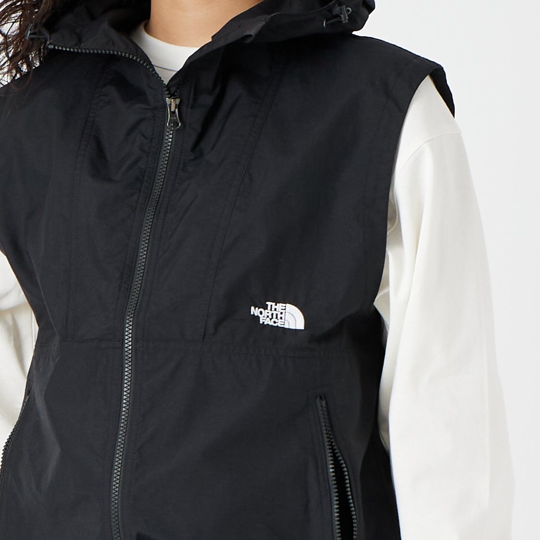 THE NORTH FACE [ザ ノースフェイス] コンパクトフーデッドベスト [NP22635] K &&モデル身長：162cm 着用サイズ：S&&