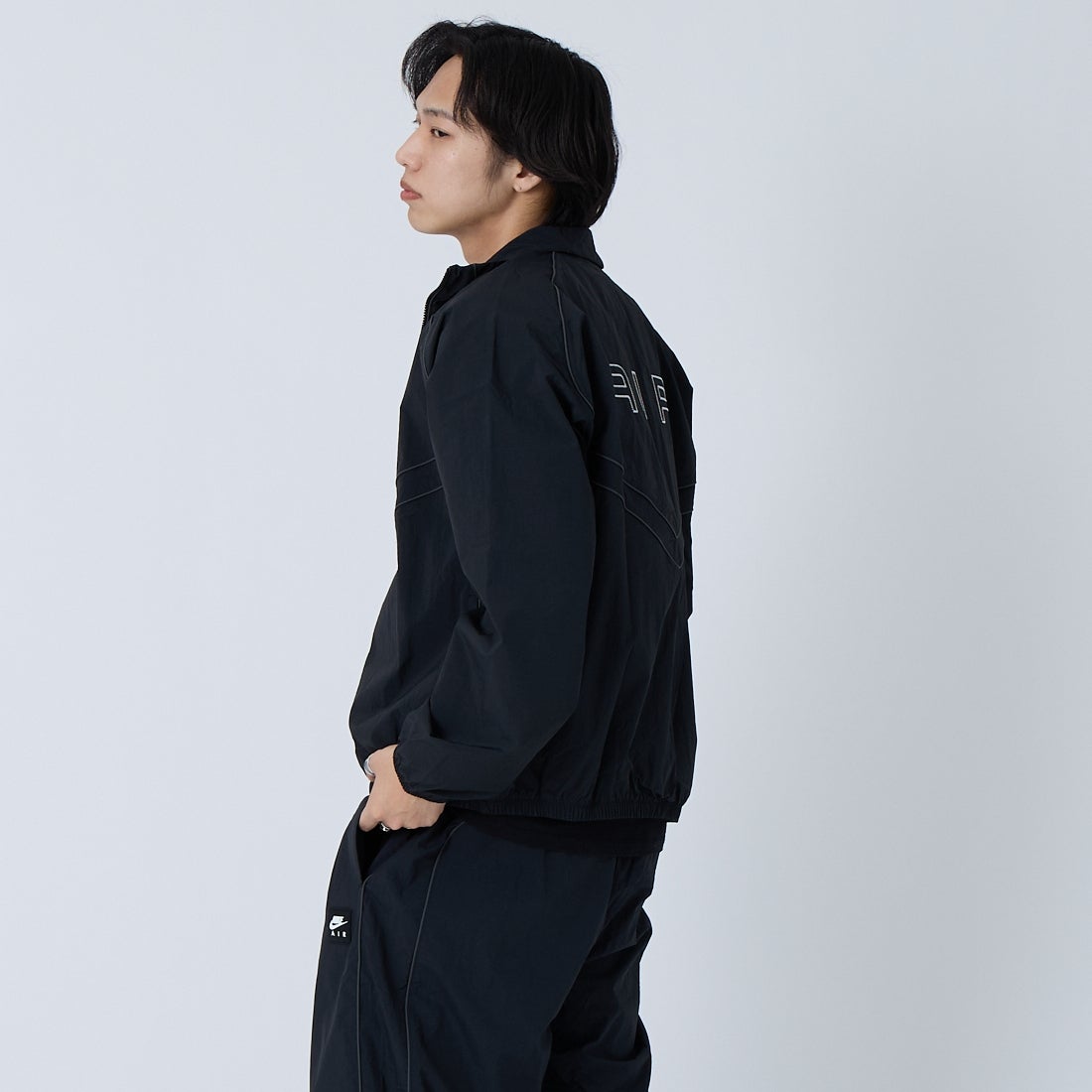 NIKE [ナイキ] ウィンドランナー トラックジャケット [IF1289] 010 BLACK &&モデル身長：179cm 着用サイズ：L&&