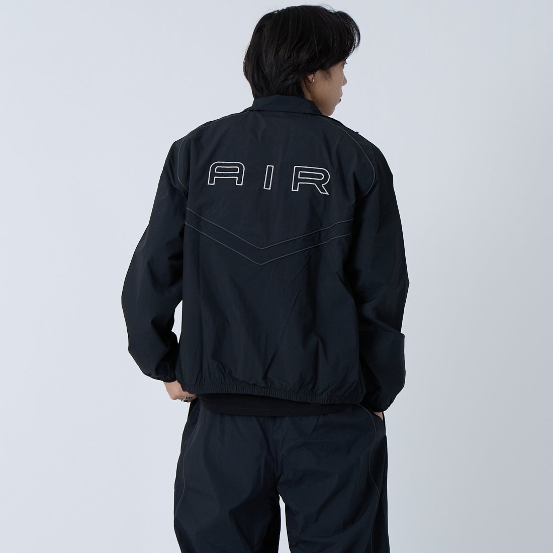 NIKE [ナイキ] ウィンドランナー トラックジャケット [IF1289] 010 BLACK &&モデル身長：179cm 着用サイズ：L&&