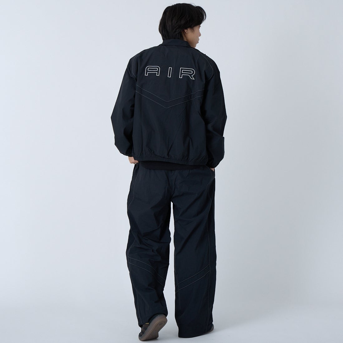 NIKE [ナイキ] ウィンドランナー トラックジャケット [IF1289] 010 BLACK &&モデル身長：179cm 着用サイズ：L&&