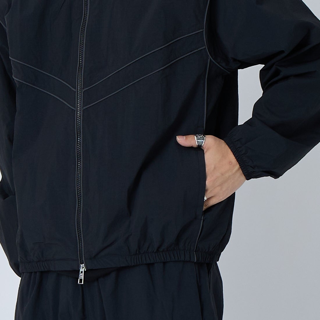 NIKE [ナイキ] ウィンドランナー トラックジャケット [IF1289] 010 BLACK &&モデル身長：179cm 着用サイズ：L&&