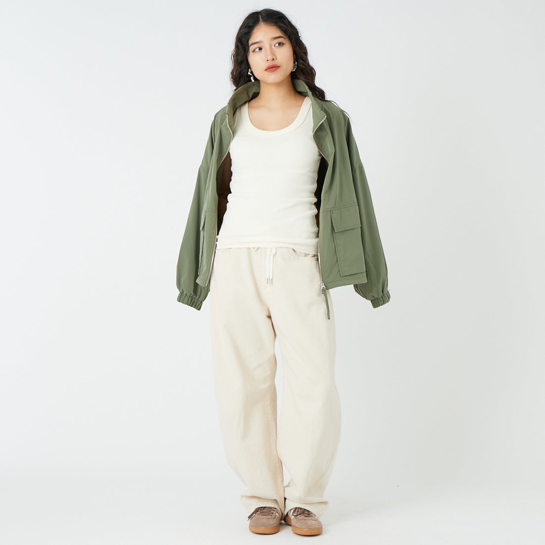 MICA&DEAL [マイカアンドディール] リネンテレコタンクトップ [0126109023] OFF WHITE &&モデル身長：162cm 着用サイズ：F&&