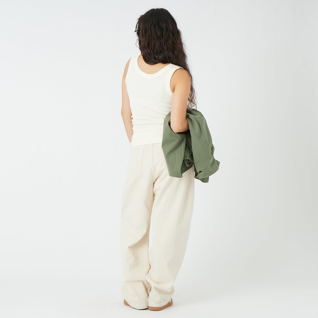 MICA&DEAL [マイカアンドディール] リネンテレコタンクトップ [0126109023] OFF WHITE &&モデル身長：162cm 着用サイズ：F&&