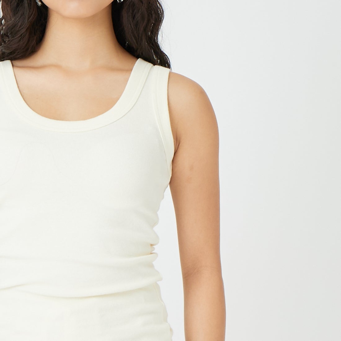 MICA&DEAL [マイカアンドディール] リネンテレコタンクトップ [0126109023] OFF WHITE &&モデル身長：162cm 着用サイズ：F&&