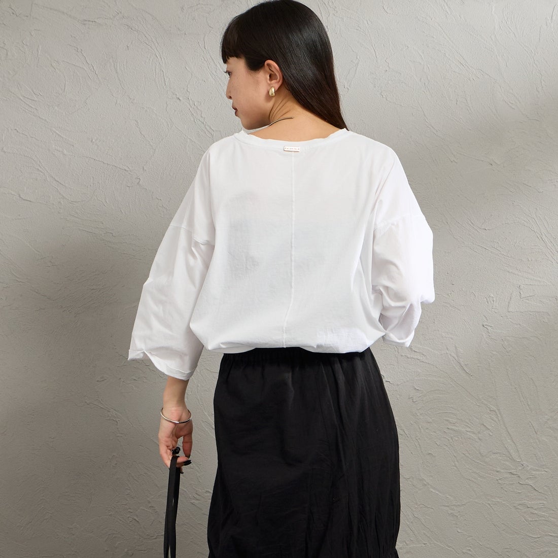 MICA&DEAL [マイカアンドディール] CHAILLY プリントプルオーバー [0126109036] WHITE &&モデル身長：150cm 着用サイズ：F&&