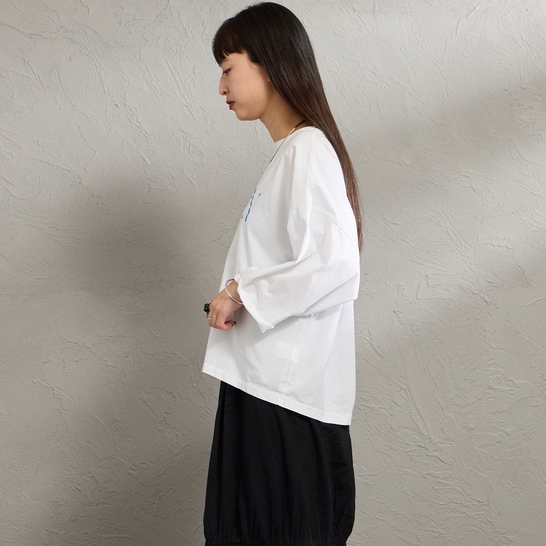 MICA&DEAL [マイカアンドディール] CHAILLY プリントプルオーバー [0126109036] WHITE &&モデル身長：150cm 着用サイズ：F&&