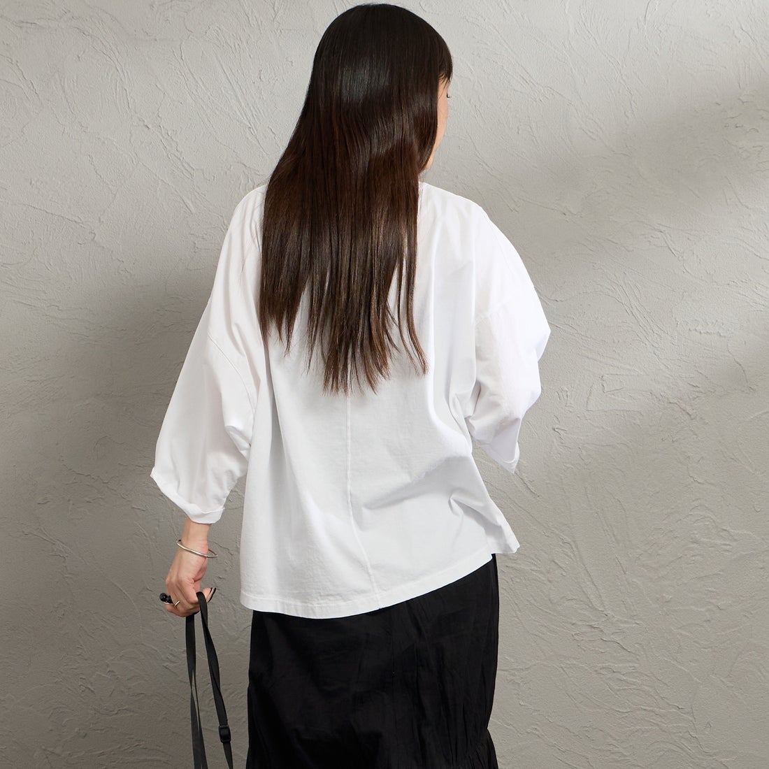 MICA&DEAL [マイカアンドディール] CHAILLY プリントプルオーバー [0126109036] WHITE &&モデル身長：150cm 着用サイズ：F&&