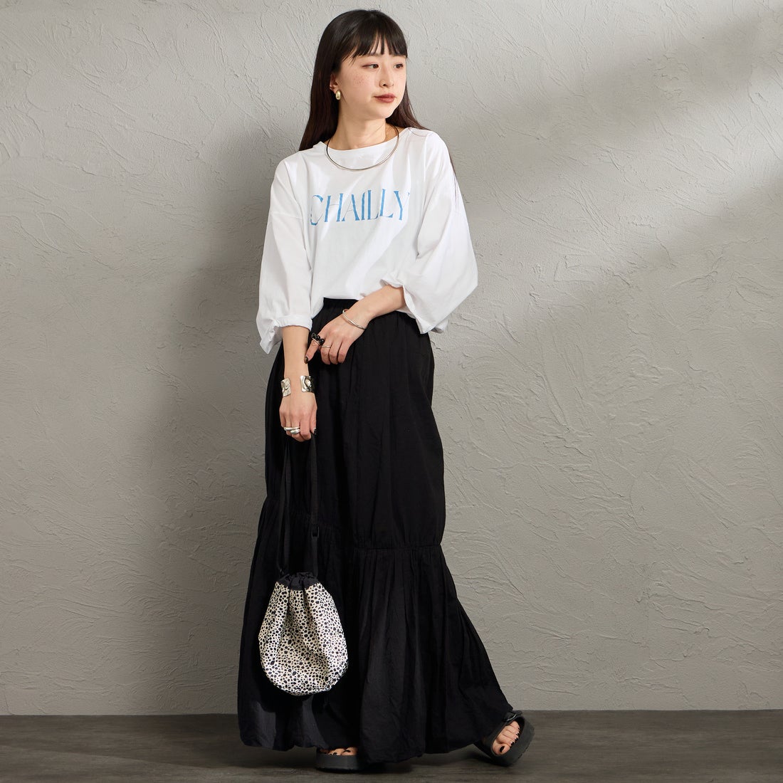 MICA&DEAL [マイカアンドディール] CHAILLY プリントプルオーバー [0126109036] WHITE &&モデル身長：150cm 着用サイズ：F&&マイカアンドディール] CHAILLY プリントプルオーバー [0126109036] D/GRAY