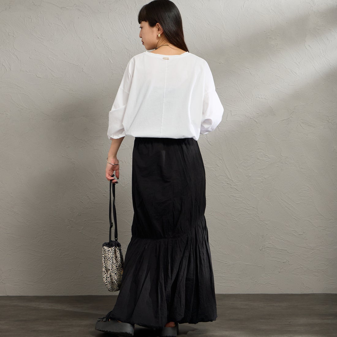 MICA&DEAL [マイカアンドディール] CHAILLY プリントプルオーバー [0126109036] WHITE &&モデル身長：150cm 着用サイズ：F&&