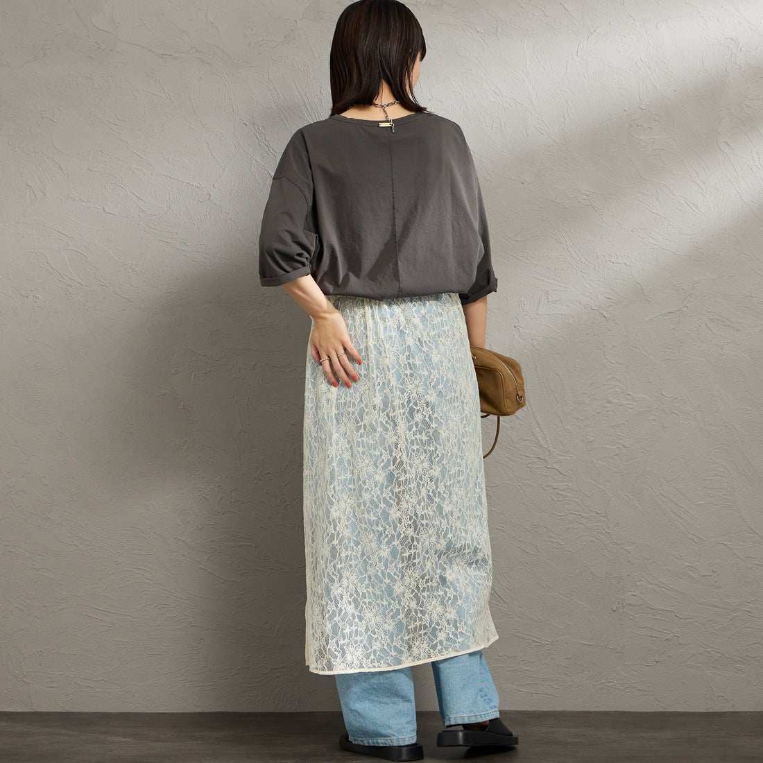 MICA&DEAL [マイカアンドディール] CHAILLY プリントプルオーバー [0126109036] D/GRAY &&モデル身長：160cm 着用サイズ：F&&