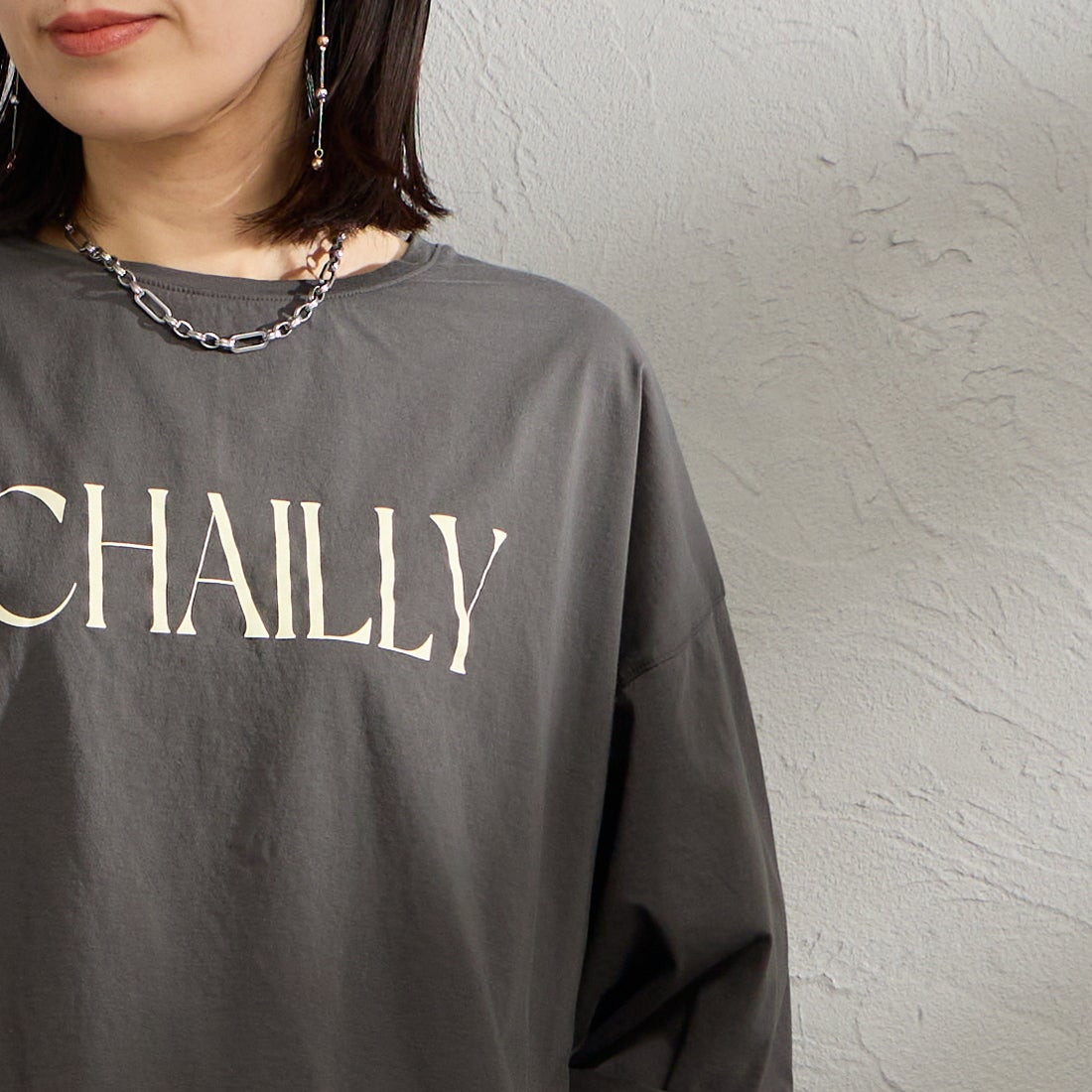 MICA&DEAL [マイカアンドディール] CHAILLY プリントプルオーバー [0126109036] D/GRAY &&モデル身長：160cm 着用サイズ：F&&