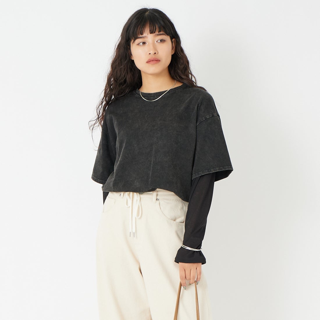 Noir Fabrik [ヌワールファブリック] フェイクレイヤードTシャツ [2621-229IN] BLACK &&モデル身長：162cm 着用サイズ：F&&