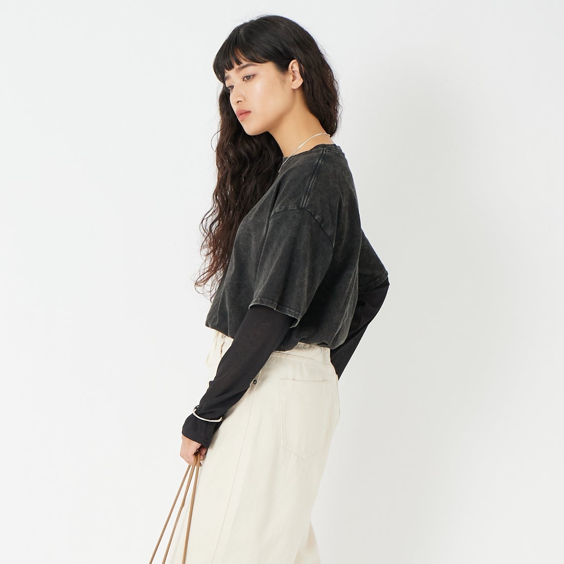 Noir Fabrik [ヌワールファブリック] フェイクレイヤードTシャツ [2621-229IN] BLACK &&モデル身長：162cm 着用サイズ：F&&