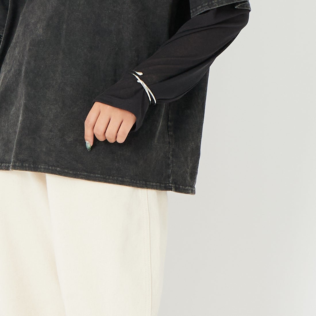 Noir Fabrik [ヌワールファブリック] フェイクレイヤードTシャツ [2621-229IN] BLACK &&モデル身長：162cm 着用サイズ：F&&