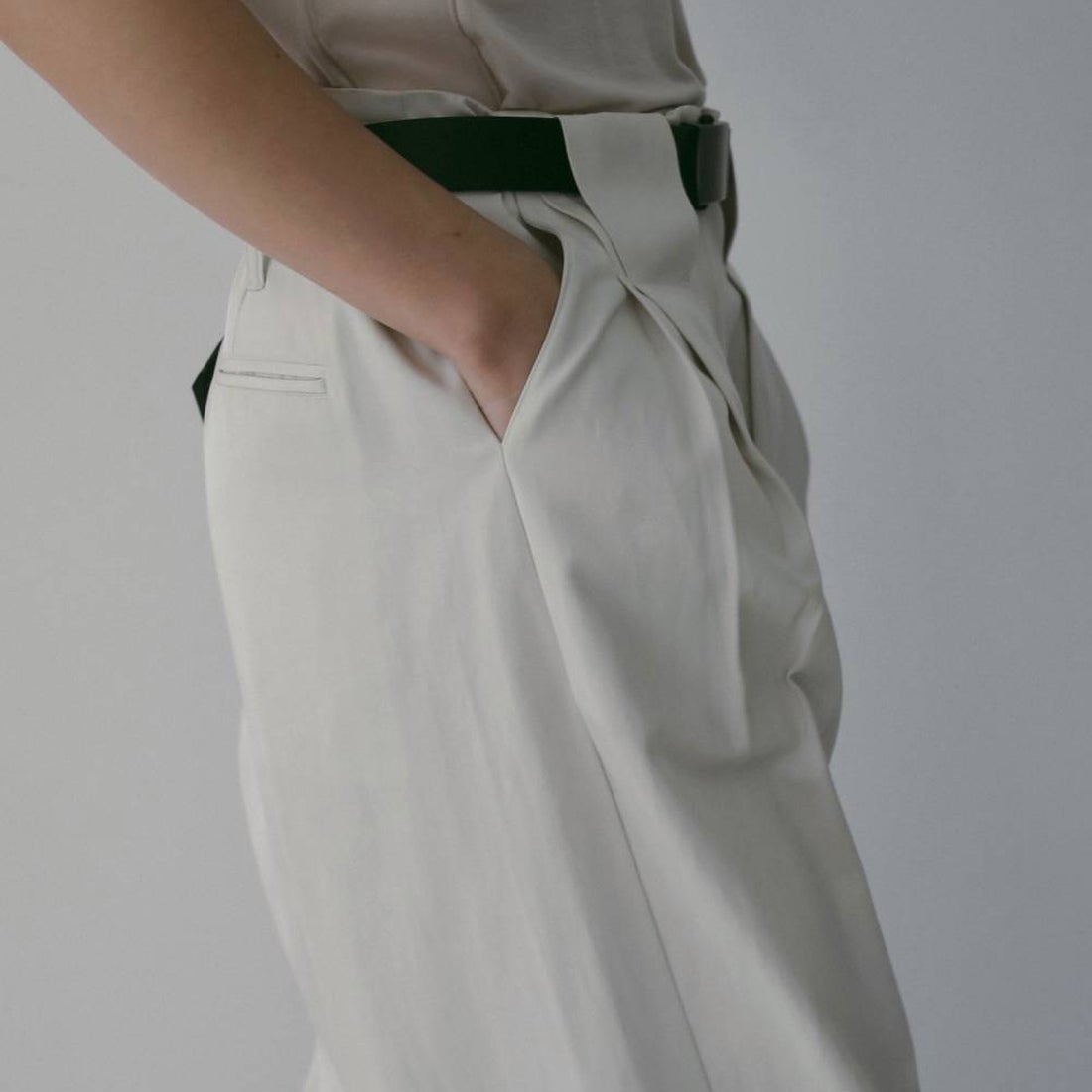 anuke [アンヌーク] ツイルルーズパンツ [62610708] IVRヌーク] ツイルルーズパンツ [62610708]