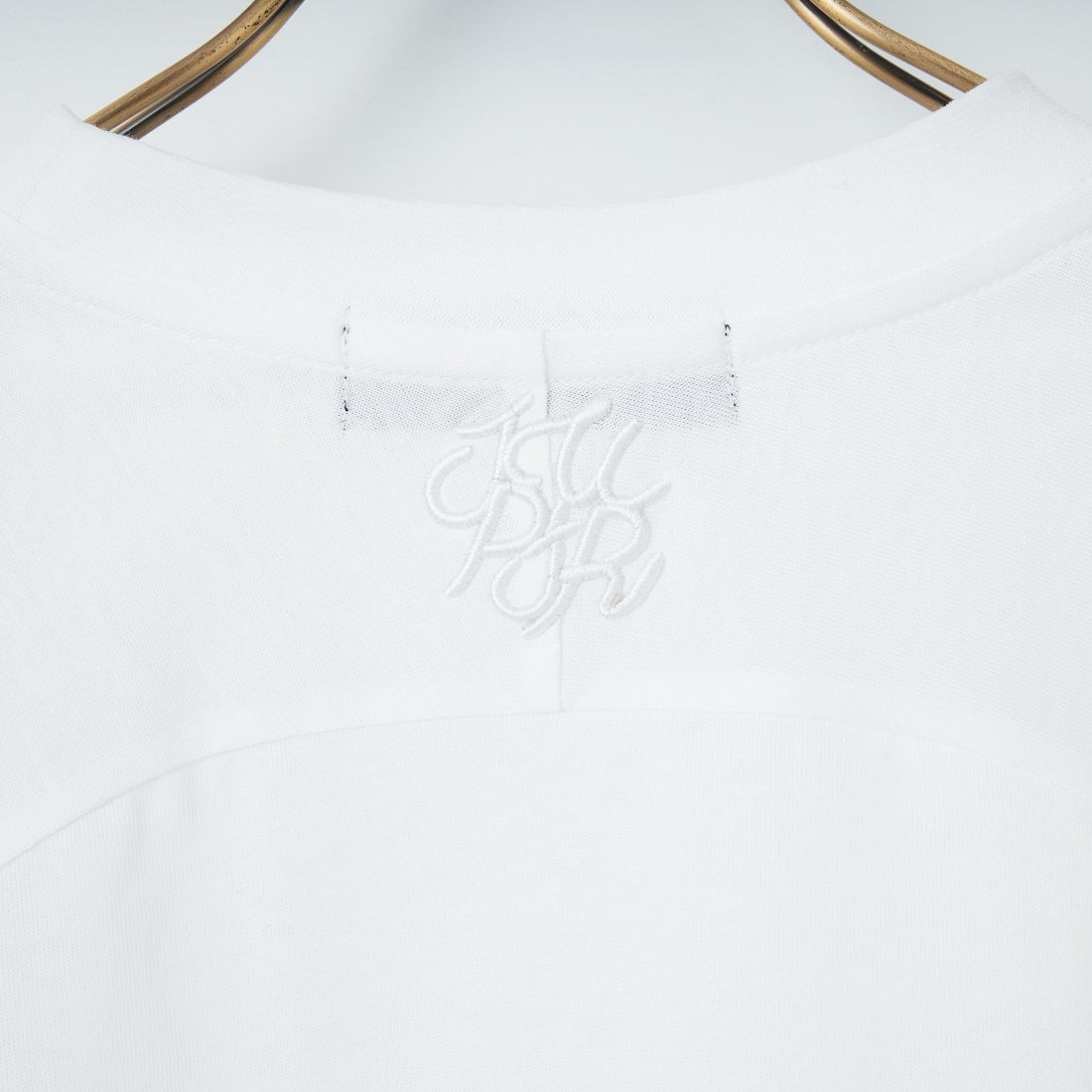 1PIU1UGUALE3 RELAX [ウノ ピゥ ウノ ウグァーレ トレ] ツイルロゴアップリケロングTシャツ [UST-26067] SN10 WHITE