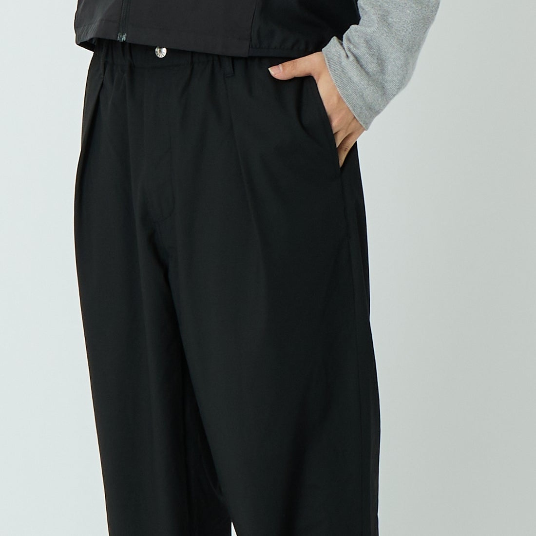 Jeans Factory Clothes [ジーンズファクトリークローズ] SIROトロ 2WAYストレッチワイドテーパードトラウザー [JFC-262-012] 61 BLK &&モデル身長：179cm 着用サイズ：XL&&