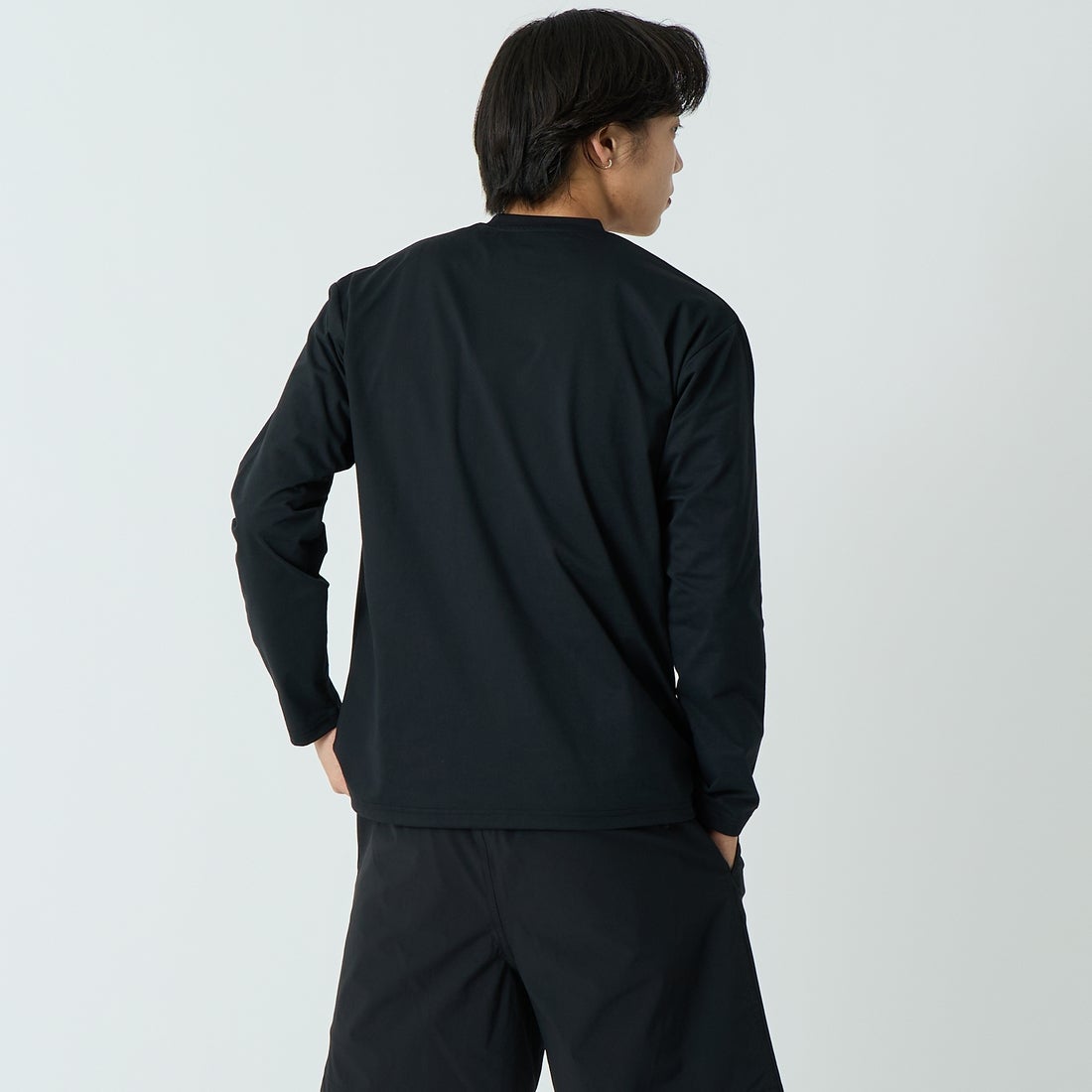 THE NORTH FACE [ザ ノースフェイス] ロングスリーブエアリーポケットTシャツ [NT32630] K &&モデル身長：179cm 着用サイズ：M&&