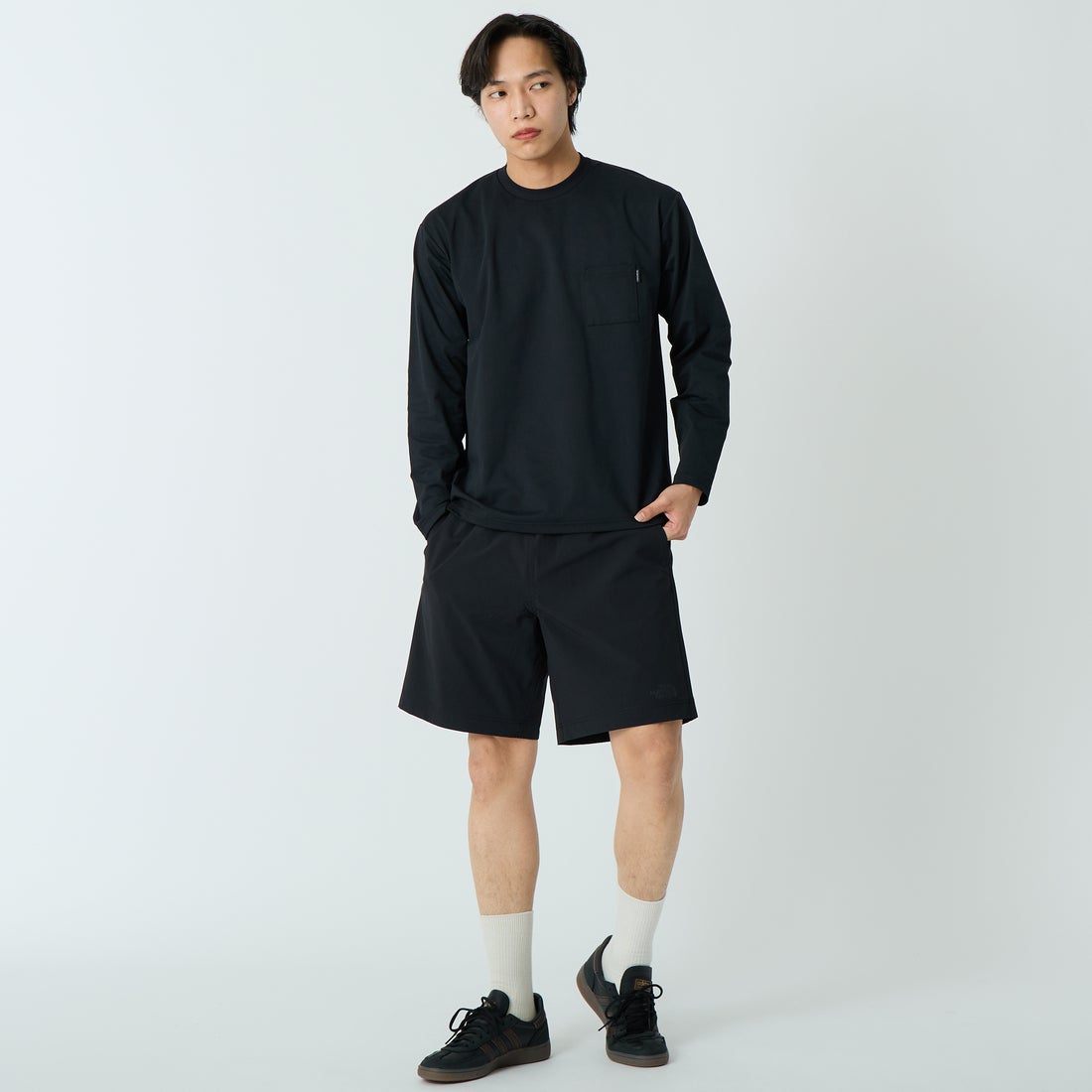 THE NORTH FACE [ザ ノースフェイス] ロングスリーブエアリーポケットTシャツ [NT32630] K &&モデル身長：179cm 着用サイズ：M&&