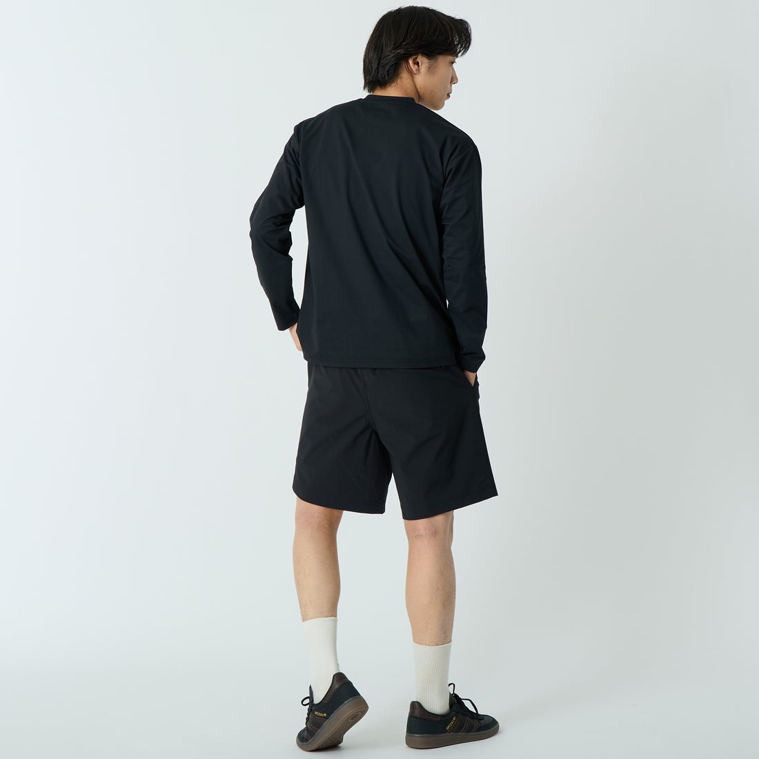 THE NORTH FACE [ザ ノースフェイス] ロングスリーブエアリーポケットTシャツ [NT32630] K &&モデル身長：179cm 着用サイズ：M&&